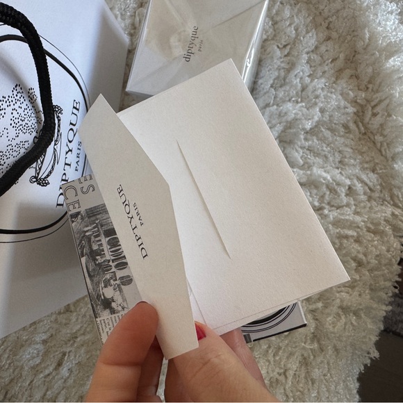 Diptyque Torsade Scented Candle and Gift Bag Set - Picture 6 of 15